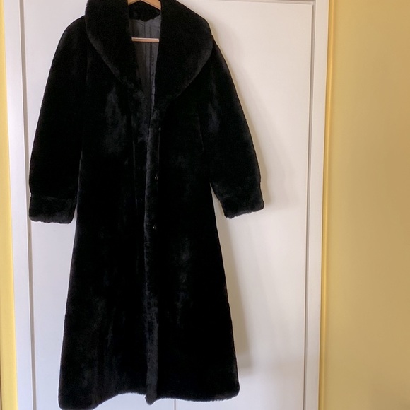 Woman’s long heavy sheepskin fur coat Sz 16,18 - Picture 2 of 16